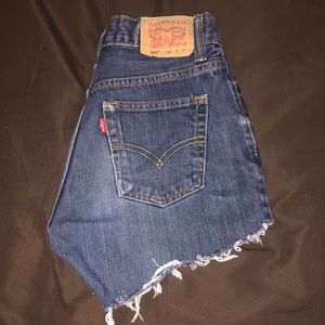 505 LEVIS raw hem jean shorts